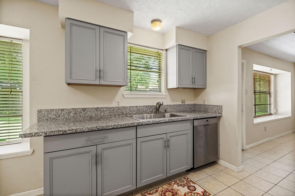 9718 Shady Tree Lane Houston, TX 77086 - Photo 7 of 26