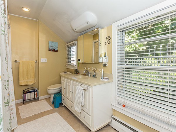 33 R Gardner Road, Unit 2 Nahant, MA 01908 - Photo 16 of 19 Gallery Image 16
