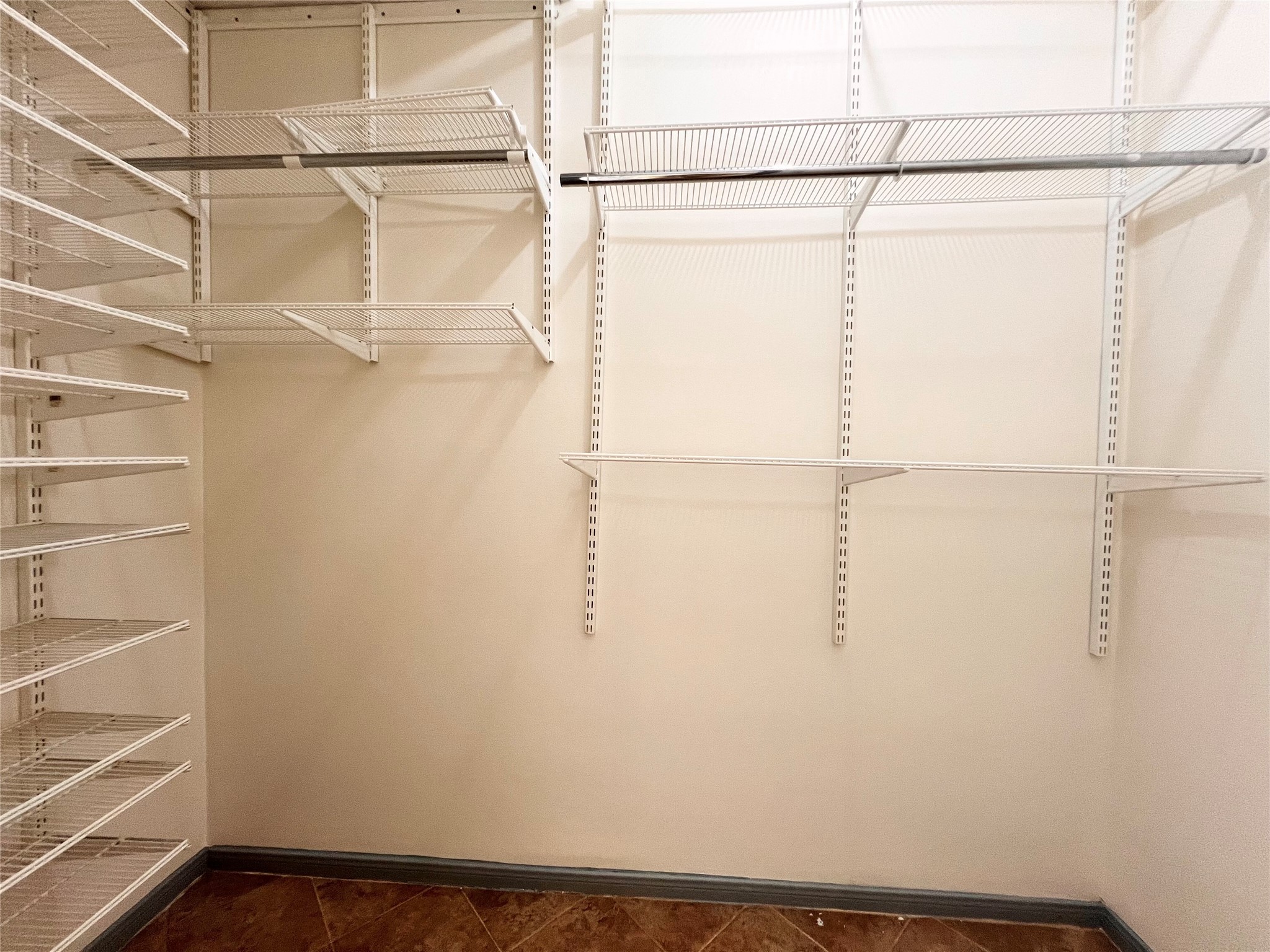 727 Bunker Hill Road, Unit 92 Houston, TX 77024 - Photo 14 of 36 a view of small space