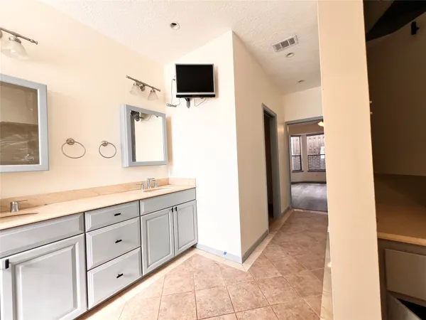 $3,400 | 727 Bunker Hill Road, Unit 92, Houston, TX 77024