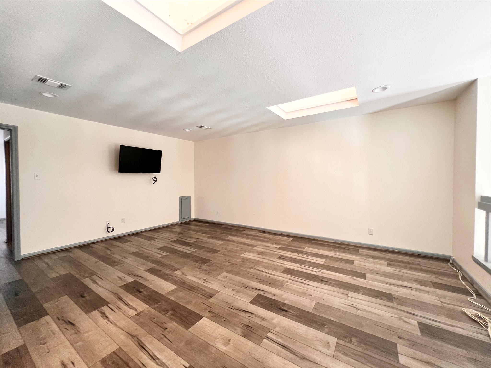 727 Bunker Hill Road, Unit 92 Houston, TX 77024 - Photo 24 of 36 a view of an empty room