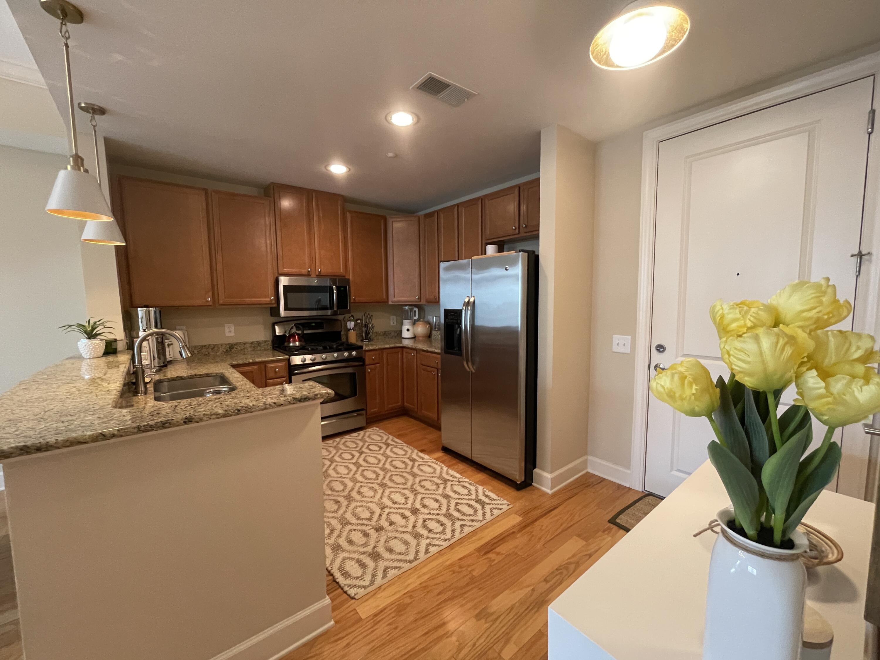 125 Pier View Street, Unit 307 Charleston, SC 29492 - Photo 4 of 14 Kitchen
