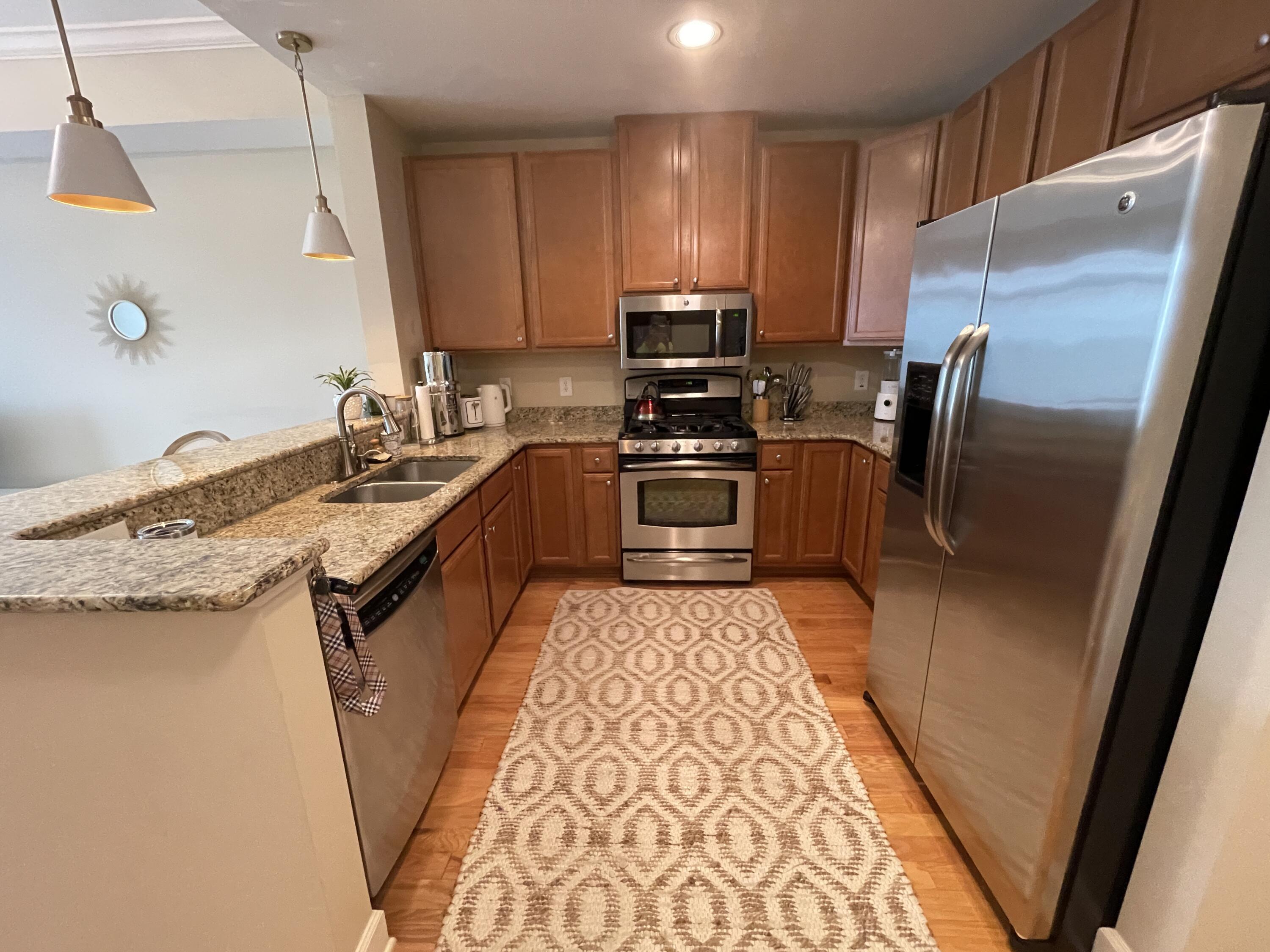 125 Pier View Street, Unit 307 Charleston, SC 29492 - Photo 5 of 14 Kitchen