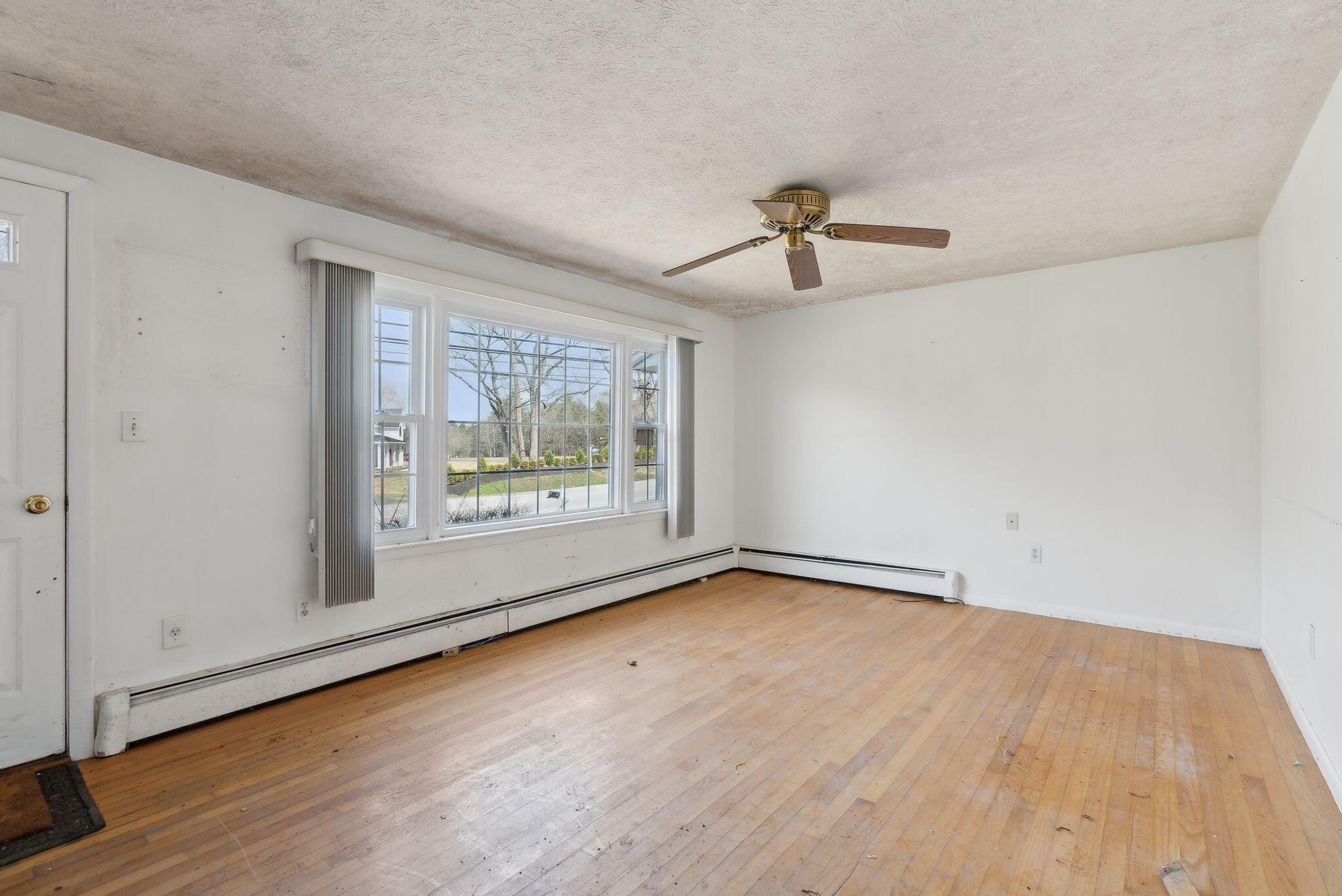 354 Pool Street Biddeford, ME 04005 - Photo 9 of 33 Living room
