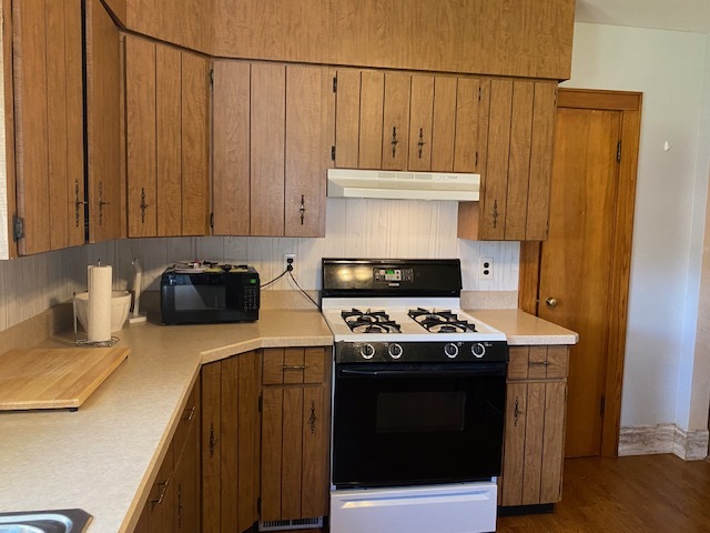 321 West 3rd Street Spring Valley, IL 61362 - Photo 3 of 14 a kitchen with a stove and a cabinet