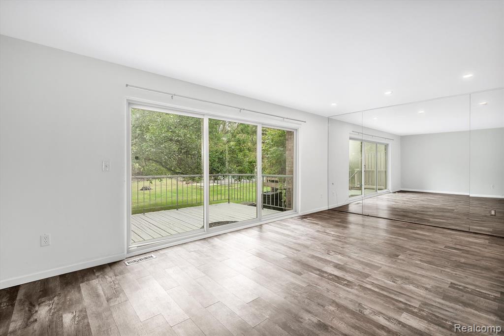 639 Oakbrook West Rochester Hills, MI 48307 - Photo 9 of 51