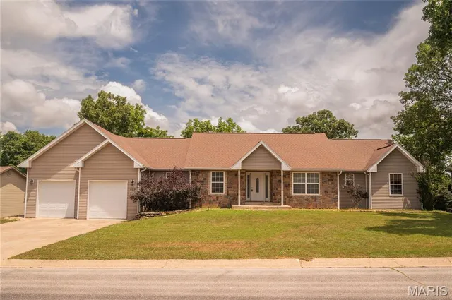$345,000 | 109 Summit Pass, Waynesville, MO 65583