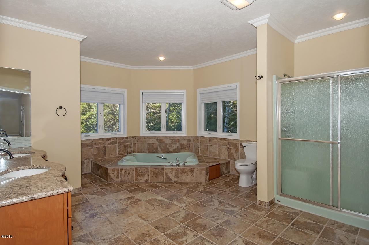 205 Midden Reach Depoe Bay, OR 97341 - Photo 17 of 35 Master Bath