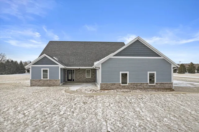 $725,000 | W399-s10935 Connor Drive, Eagle, WI 53119
