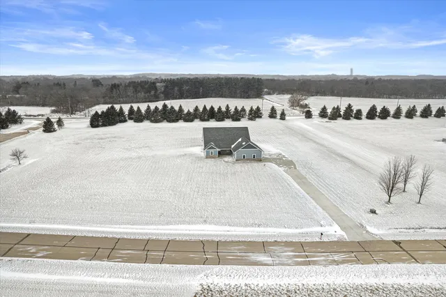 $725,000 | W399-s10935 Connor Drive, Eagle, WI 53119