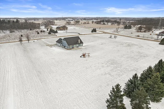 $725,000 | W399-s10935 Connor Drive, Eagle, WI 53119