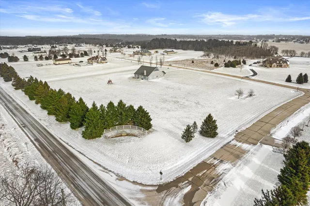 $725,000 | W399-s10935 Connor Drive, Eagle, WI 53119