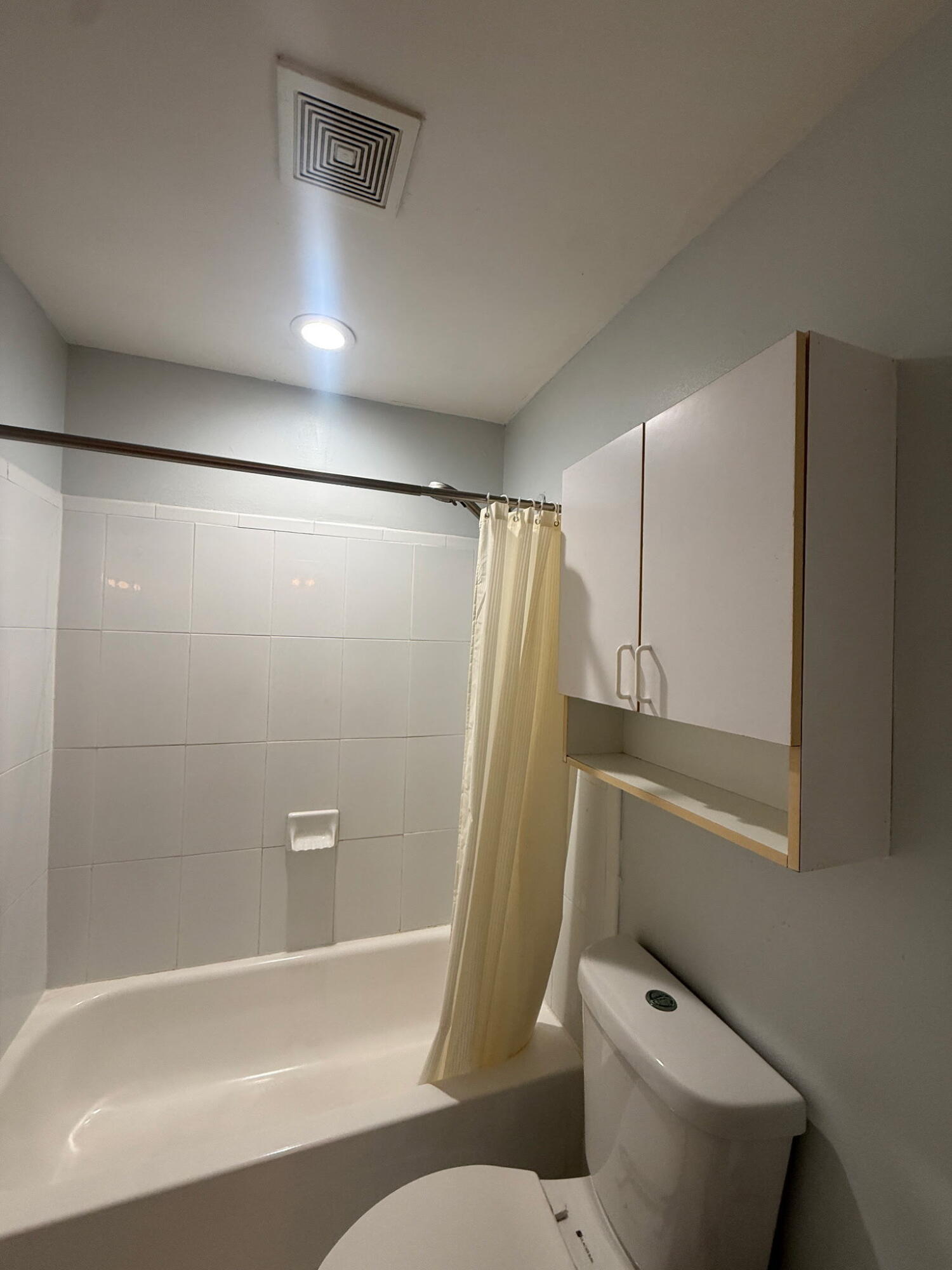 4121 Northeast 21st Terrace, Unit 3 Lighthouse Point, FL 33064 - Photo 15 of 40 Bathroom