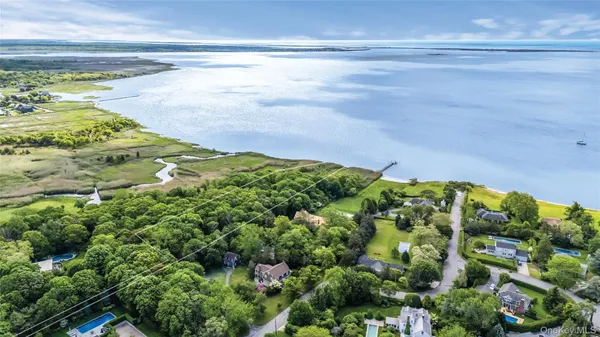 a view of a tennis court