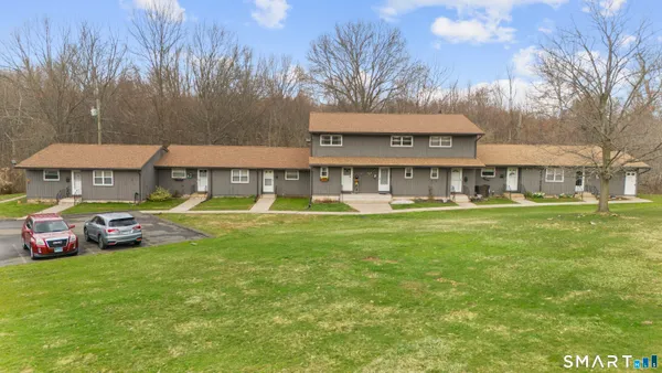 $229,900 | 134 Williamstown Court, Unit 134, Newington, CT 06111