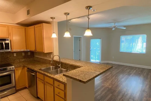 $2,885 | 6001 Southwest 70th Street, Unit 342, South Miami, FL 33143