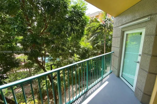 $2,885 | 6001 Southwest 70th Street, Unit 342, South Miami, FL 33143