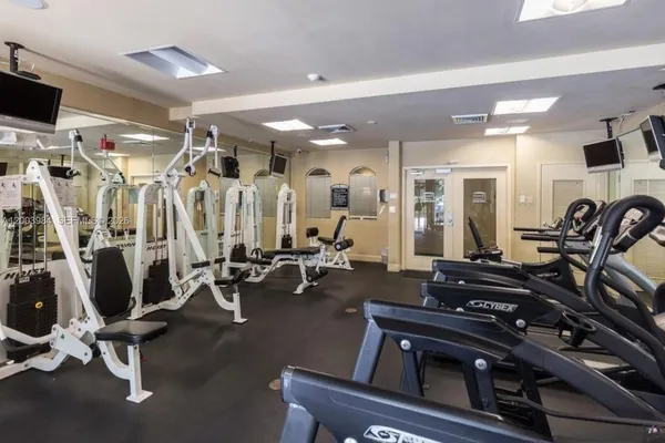 $2,885 | 6001 Southwest 70th Street, Unit 342, South Miami, FL 33143