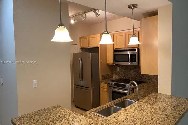 $2,885 | 6001 Southwest 70th Street, Unit 342, South Miami, FL 33143