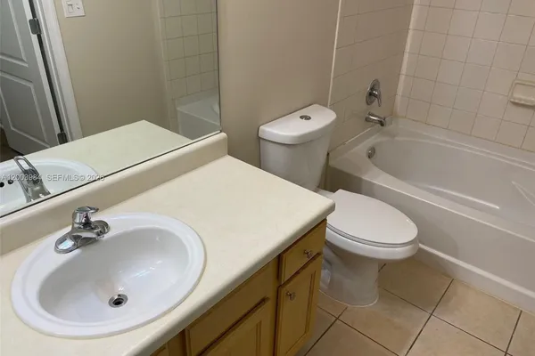 $2,885 | 6001 Southwest 70th Street, Unit 342, South Miami, FL 33143