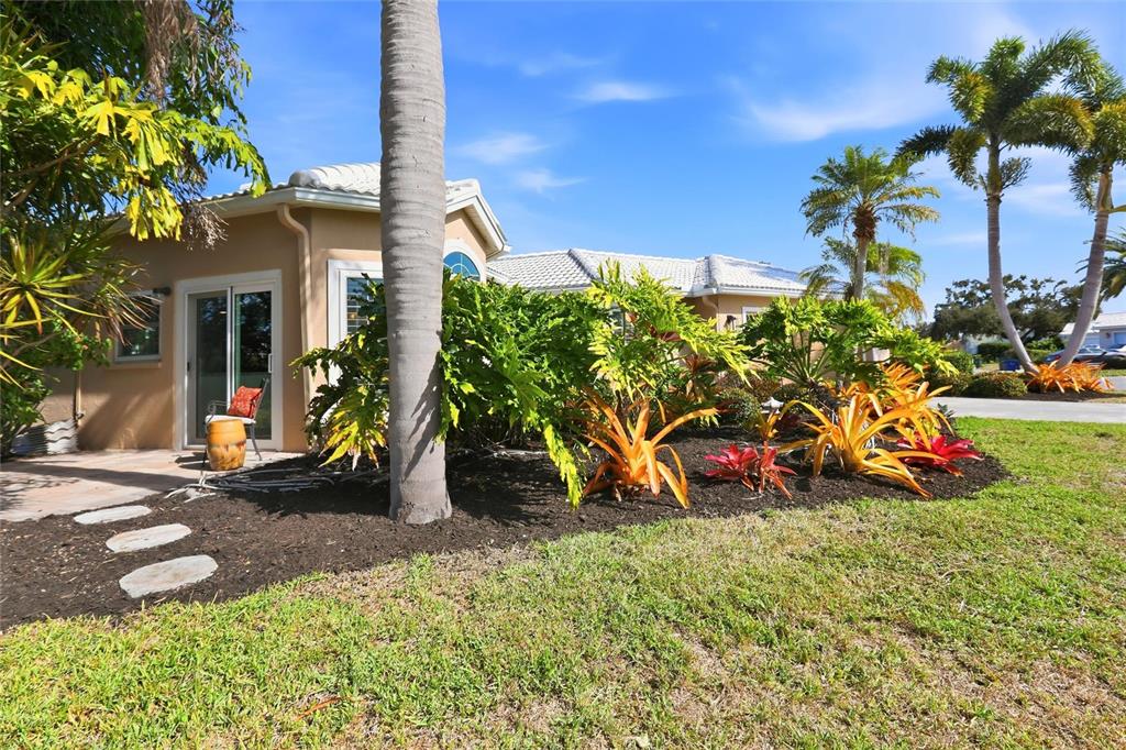 4083 Via Mirada Sarasota, FL 34238 - Photo 5 of 39