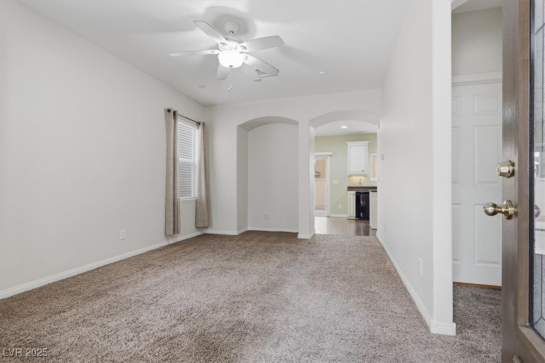 8427 Quarentina Avenue Las Vegas, NV 89149 - Photo 4 of 28