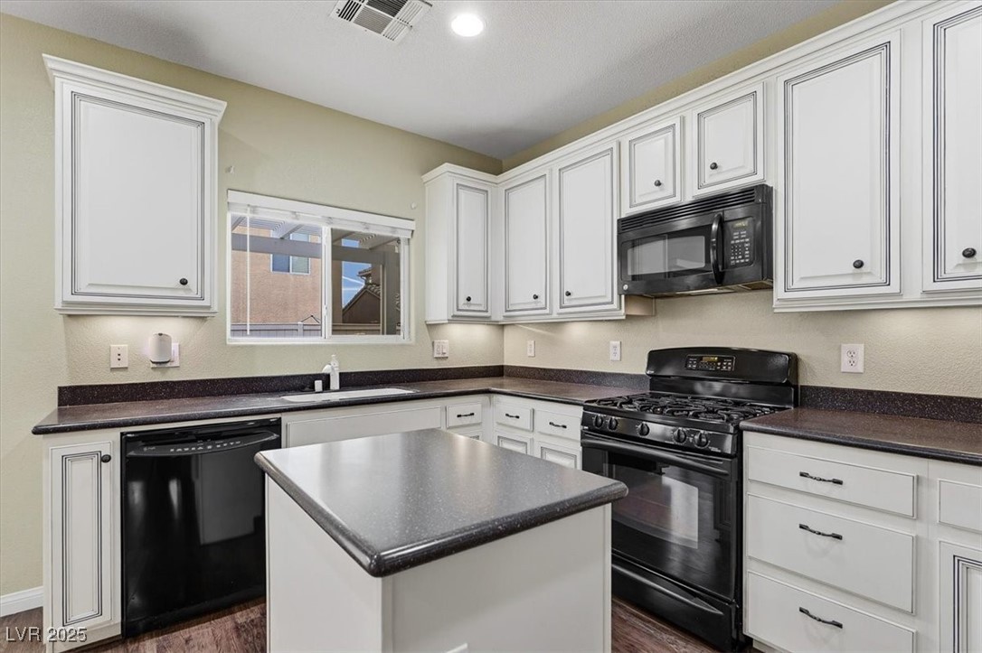 8427 Quarentina Avenue Las Vegas, NV 89149 - Photo 7 of 28