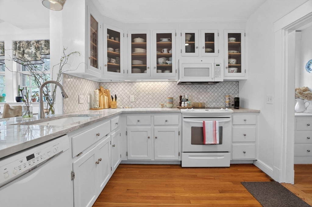 642 Worcester Street Wellesley, MA 02482 - Photo 12 of 34