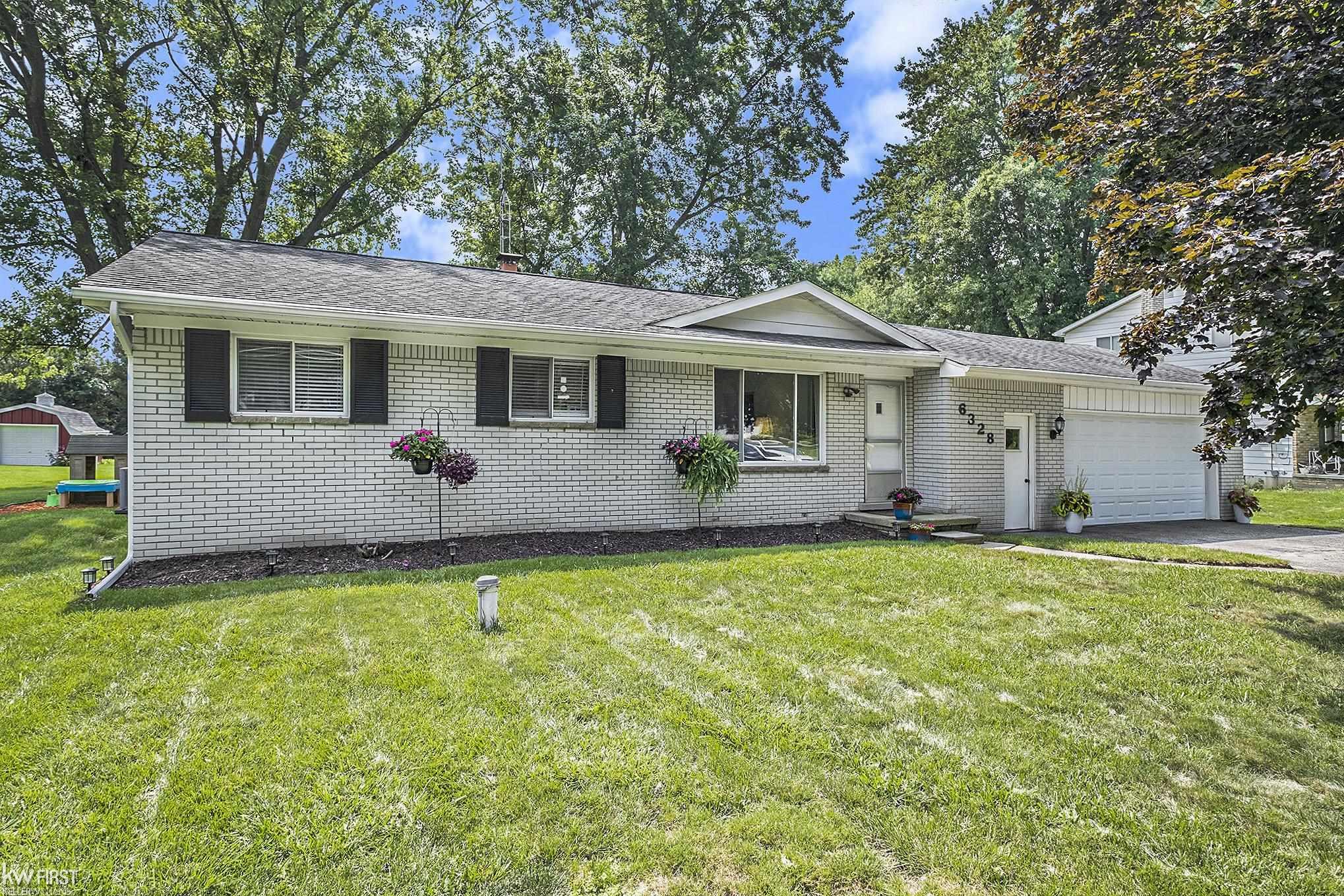 6328 East Potter Road Burton, MI 48509 - Photo 3 of 27 50151958-4c74477b-3316-4c32-bb4d-47e1598dce1a.JPG