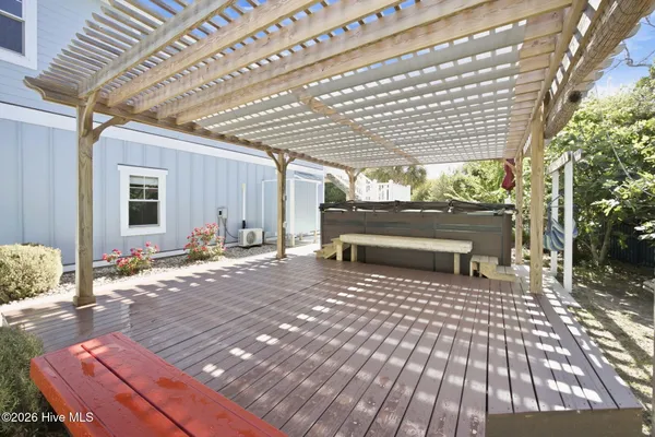 $1,174,900 | 108 Dorothy Court, Emerald Isle, NC 28594