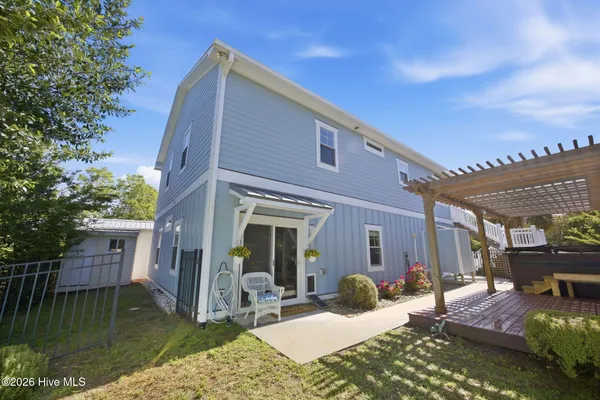 $1,174,900 | 108 Dorothy Court, Emerald Isle, NC 28594