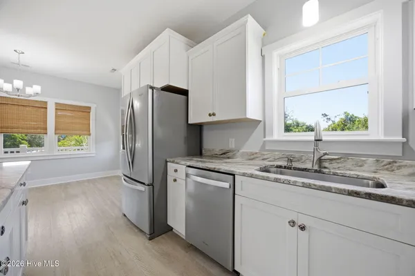 $1,174,900 | 108 Dorothy Court, Emerald Isle, NC 28594