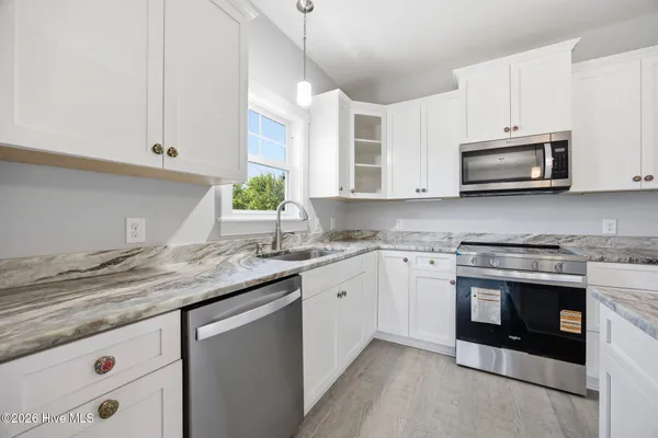 $1,174,900 | 108 Dorothy Court, Emerald Isle, NC 28594