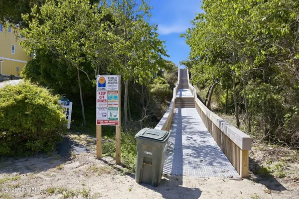 $1,174,900 | 108 Dorothy Court, Emerald Isle, NC 28594