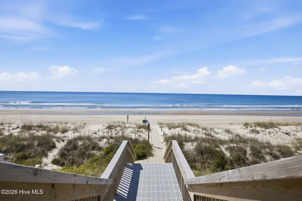 $1,174,900 | 108 Dorothy Court, Emerald Isle, NC 28594