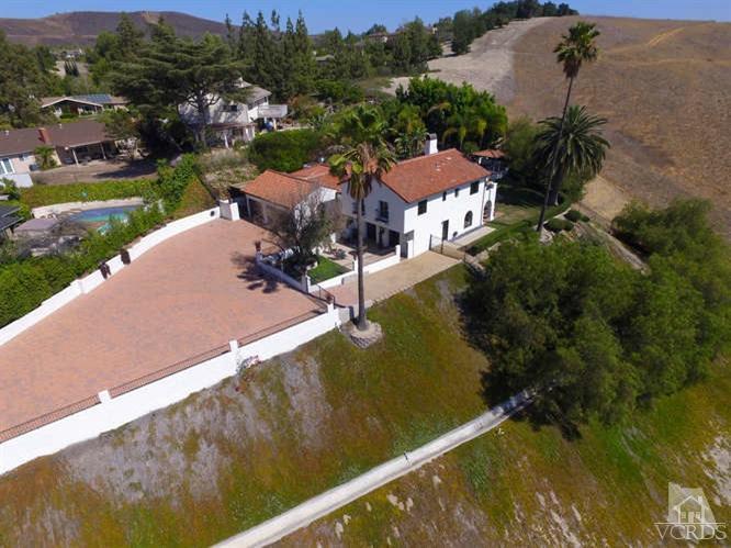 2016 Rayshire Street Thousand Oaks, CA 91362 - Photo 2 of 66 a view of a house with a yard