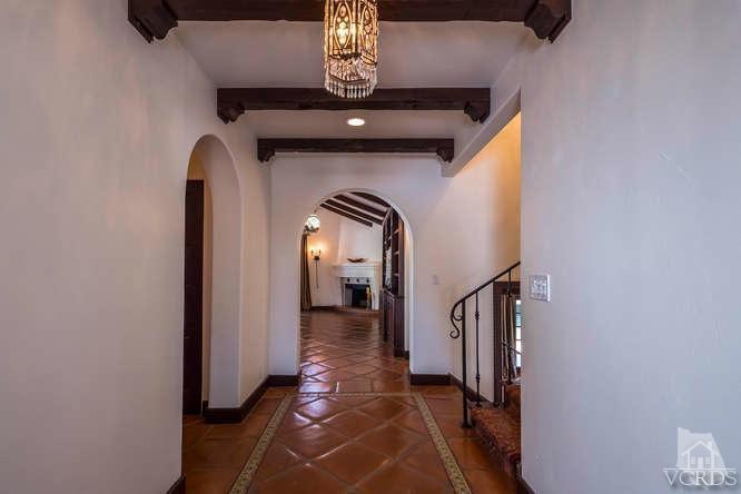 2016 Rayshire Street Thousand Oaks, CA 91362 - Photo 11 of 66 a view of entryway