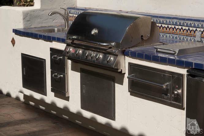 2016 Rayshire Street Thousand Oaks, CA 91362 - Photo 47 of 66 a close view of a stove