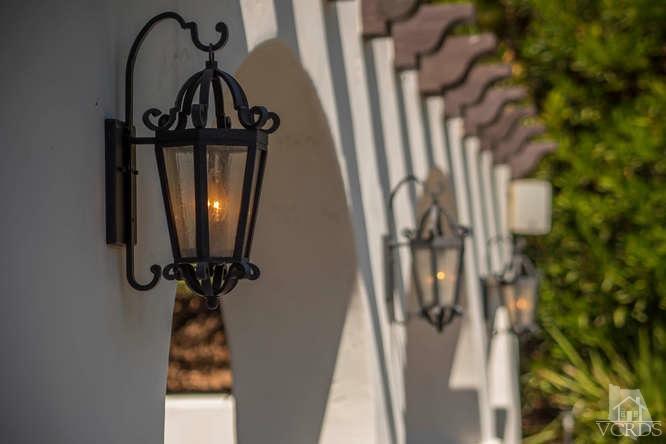 2016 Rayshire Street Thousand Oaks, CA 91362 - Photo 49 of 66 a view of a entryway