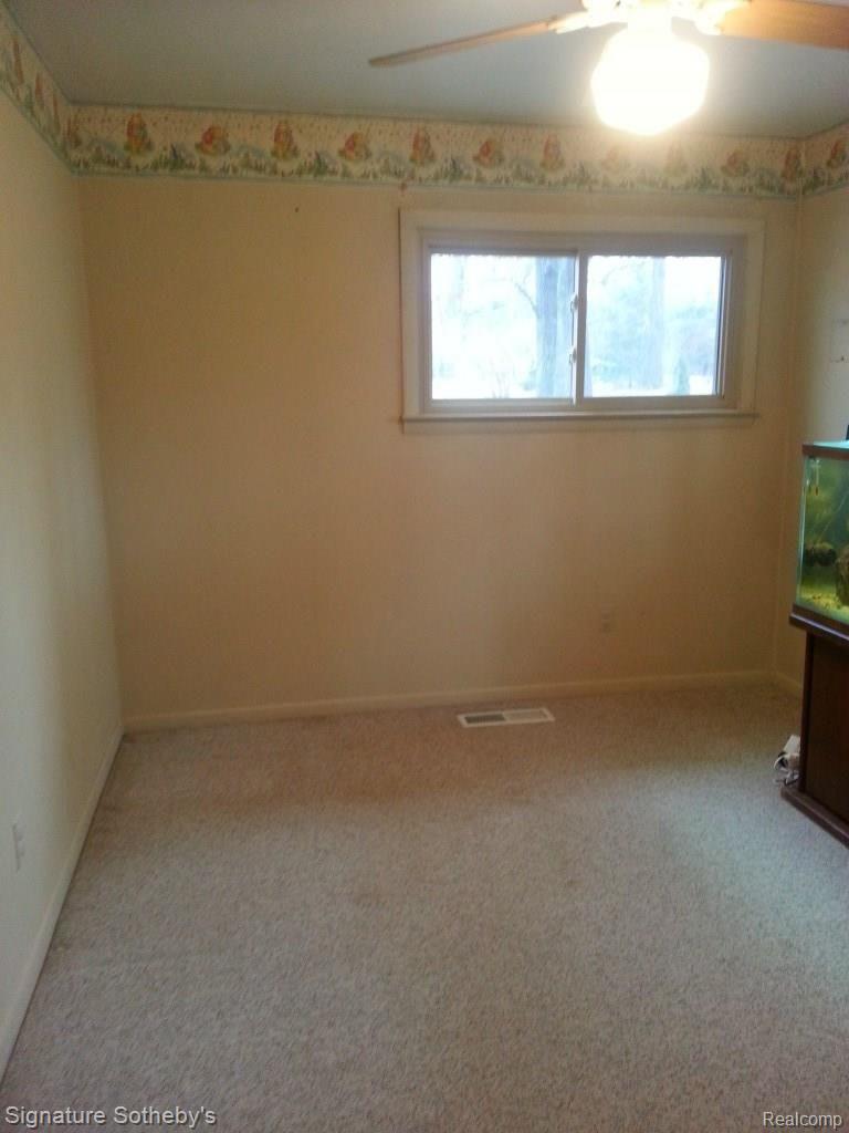 9613 Norman Road Clarkston, MI 48348 - Photo 31 of 32 20141130_131231.jpg