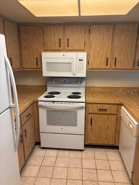149 Club House Boulevard, Unit 149 New Smyrna Beach, FL 32168 - Photo 3 of 32 a kitchen with appliances cabinets and a sink