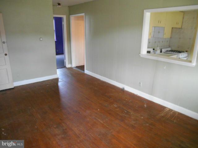 6935 Reisterstown Road Baltimore, MD 21215 - Photo 2 of 20 Living Room