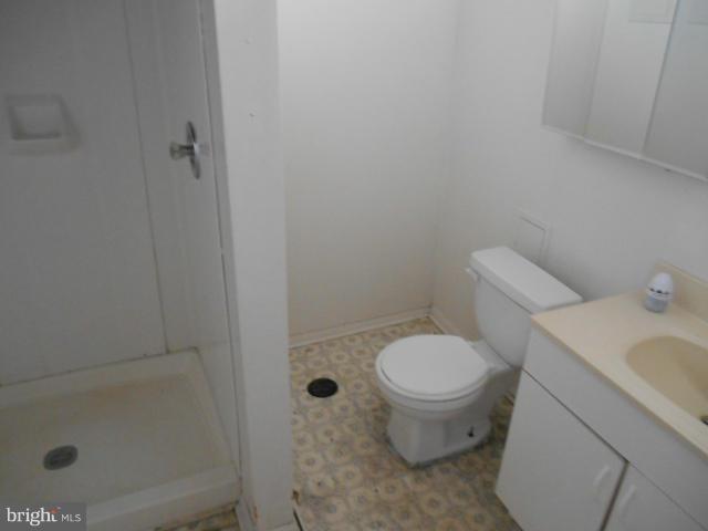 6935 Reisterstown Road Baltimore, MD 21215 - Photo 15 of 20 Bath