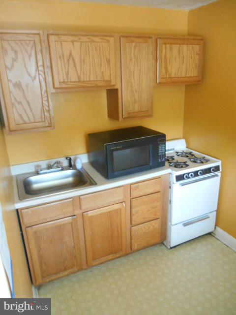 6935 Reisterstown Road Baltimore, MD 21215 - Photo 6 of 20 Kitchen