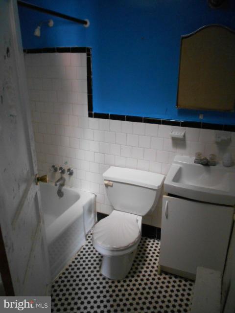 6935 Reisterstown Road Baltimore, MD 21215 - Photo 9 of 20 Bath