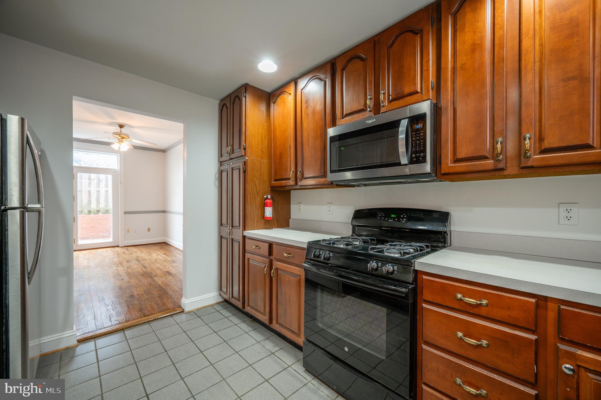 503 Groff Court Northeast Washington, DC 20002 - Photo 20 of 48 gas stove