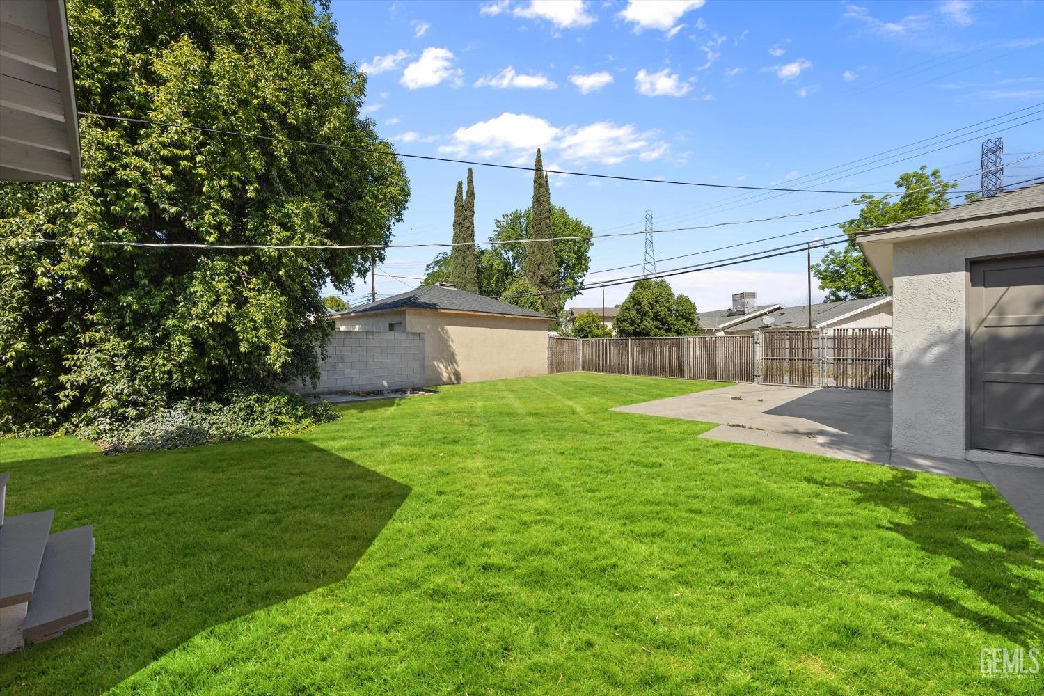 Undisclosed Address Bakersfield, CA 93301 - Photo 32 of 33 a view of a backyard with a garden