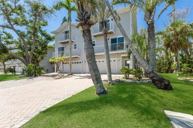 $865,000 | 6250 Holmes Boulevard, Unit 71, Holmes Beach, FL 34217