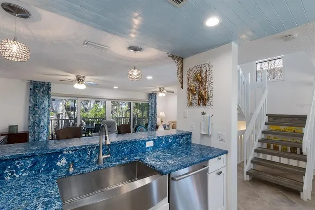 $865,000 | 6250 Holmes Boulevard, Unit 71, Holmes Beach, FL 34217