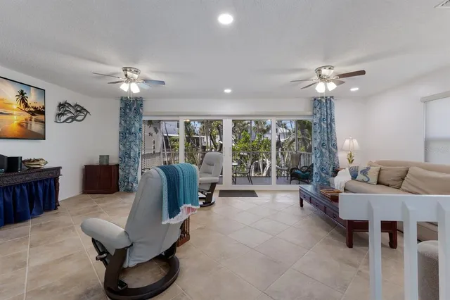 $865,000 | 6250 Holmes Boulevard, Unit 71, Holmes Beach, FL 34217